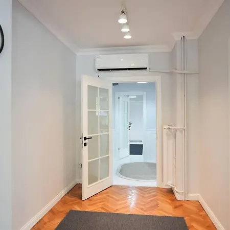 Your Modern,sweet & Apartment